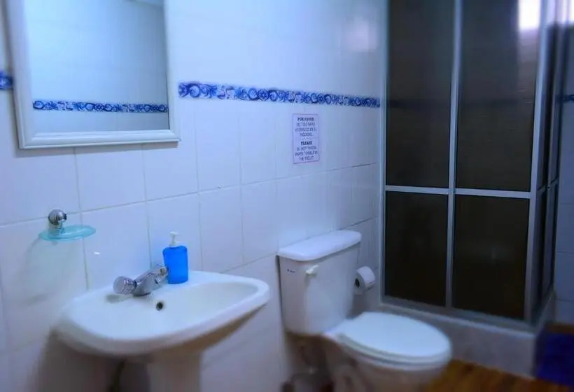 浴室共有ファミリールーム, Hostal Aventura Austral