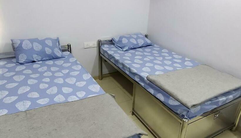 Economy-huone, Shiv Sai Dormitory