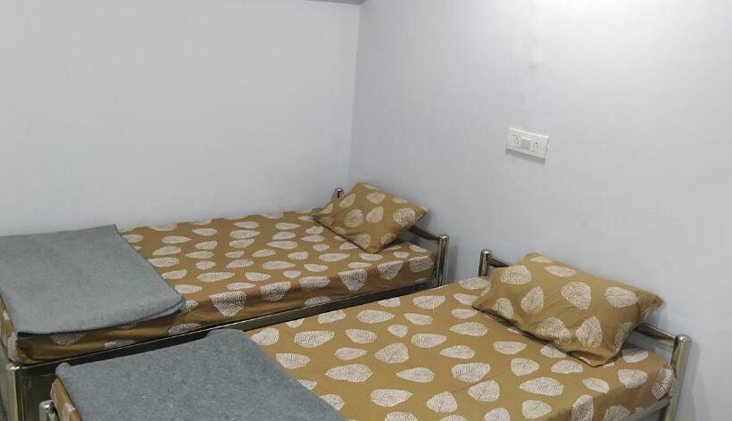 Economy-huone, Shiv Sai Dormitory