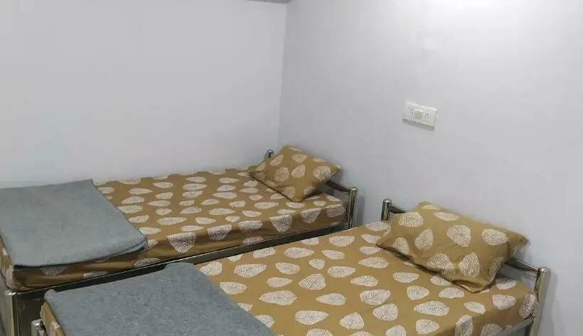 エコノミールーム, Shiv Sai Dormitory
