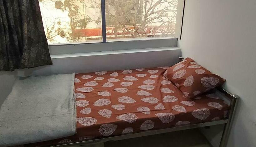 Economy-huone, Shiv Sai Dormitory