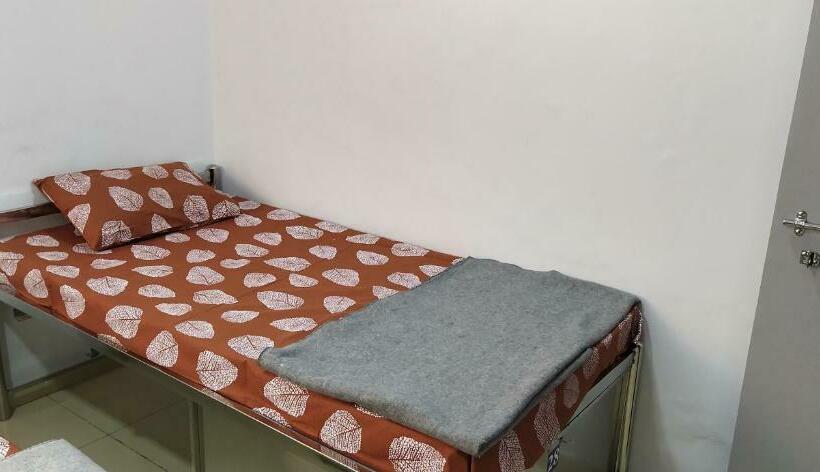 Economy-huone, Shiv Sai Dormitory