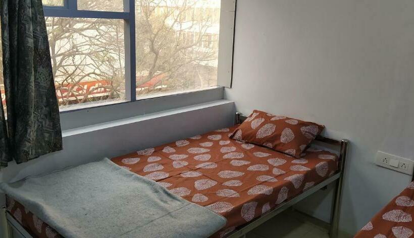 Economy-huone, Shiv Sai Dormitory