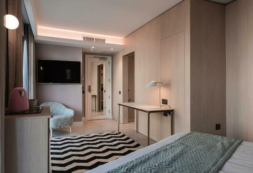 اتاق لوکس با بالکن, 123 Mainstreet Boutique