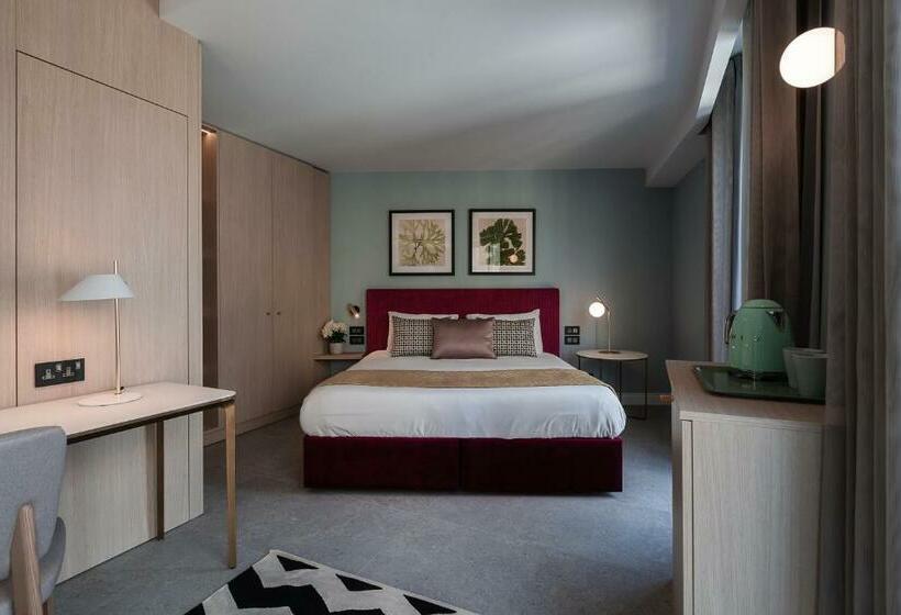 اتاق لوکس با بالکن, 123 Mainstreet Boutique