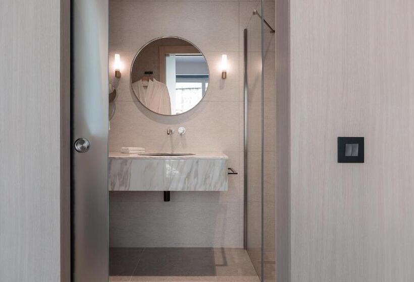 سوییت جونیور با بالکن, 123 Mainstreet Boutique