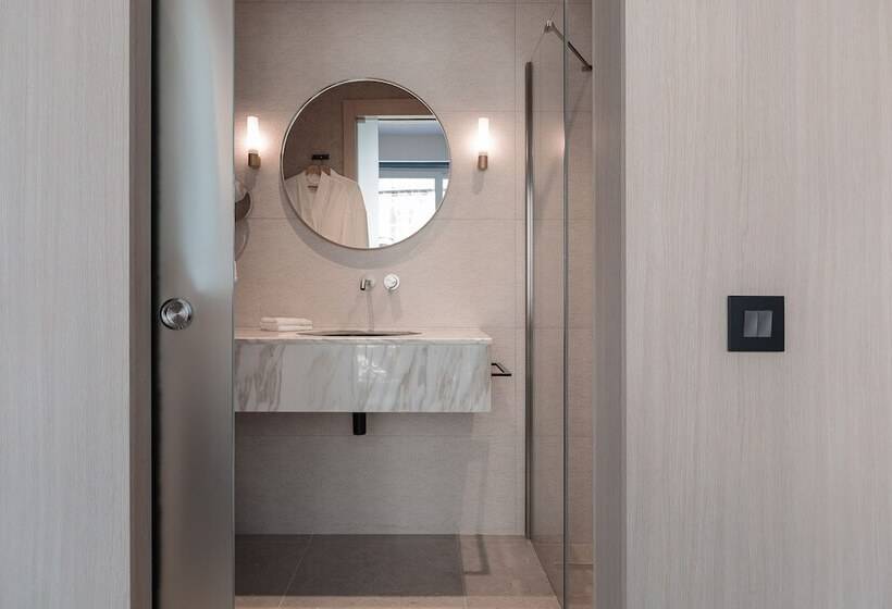 سوییت جونیور با بالکن, 123 Mainstreet Boutique