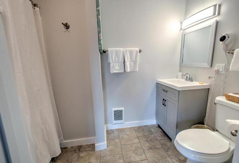 Номер Стандарт, East Shore Lodging