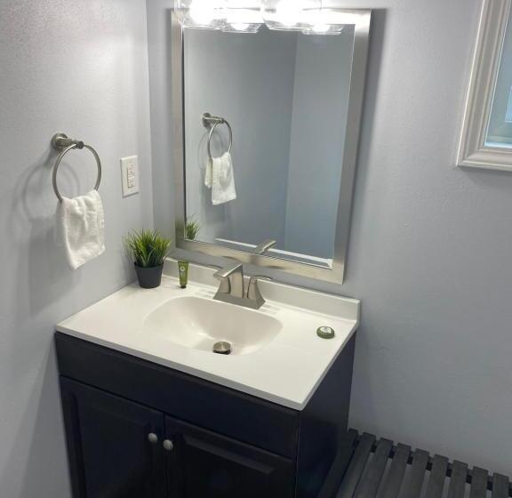 スタンダードスタジオ, Veda Inn & Cottages