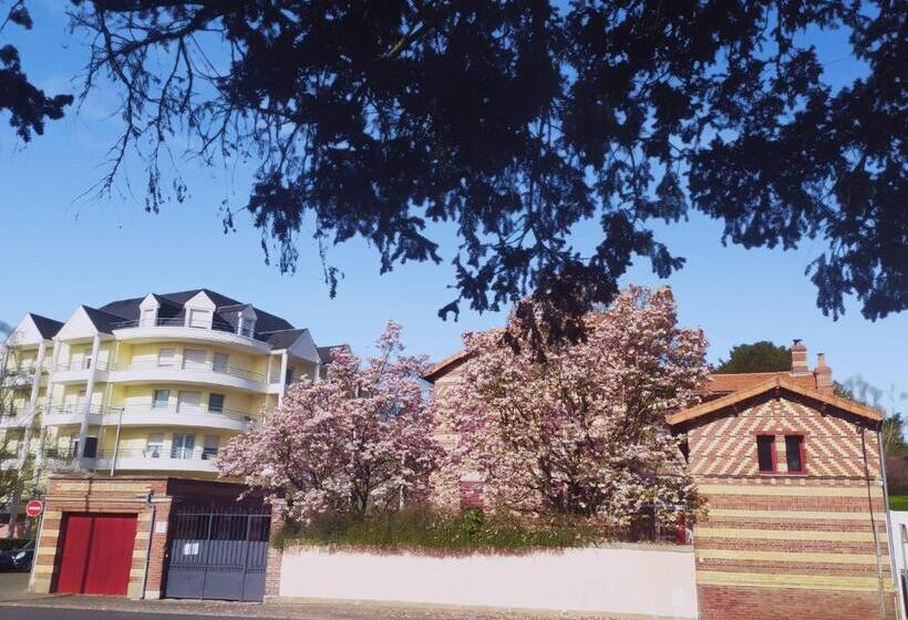 Cameră Cvadruplă Standard, L'echappée Belle