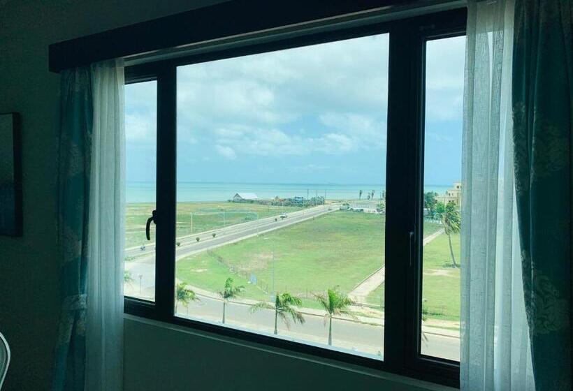 جناح ديلوكس, Golden Bay Belize