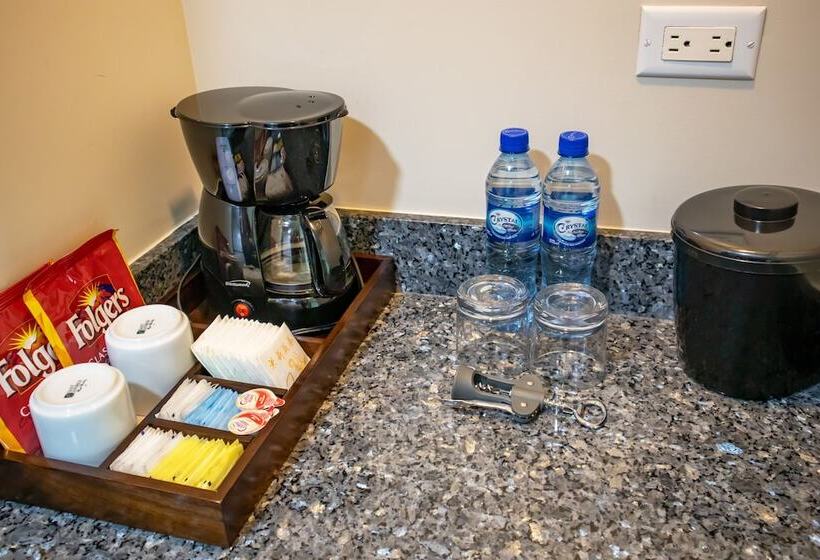 غرفه قياسيه سريرين مزدوجين, Golden Bay Belize