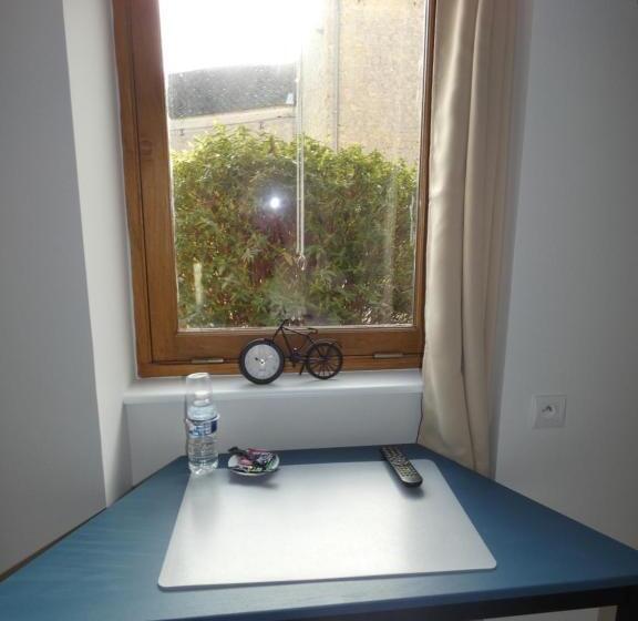 标准单人间, Hôtel Restaurant Le Clos De L 'ancien Pressoir