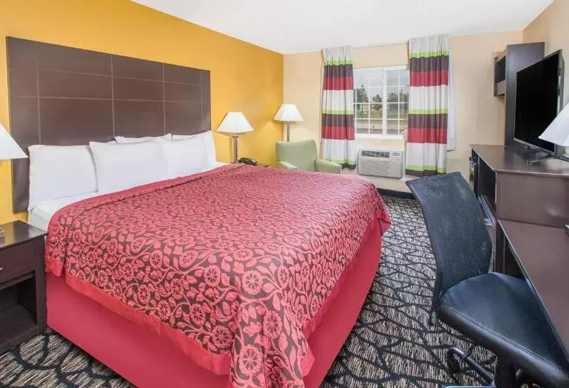 キングサイズベッドのスタンダードルーム, Days Inn By Wyndham Miami
