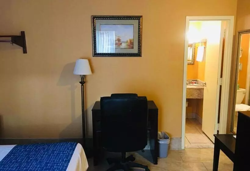 キングサイズベッドのスタンダードルーム, Travelodge By Wyndham Bay Shore Long Island