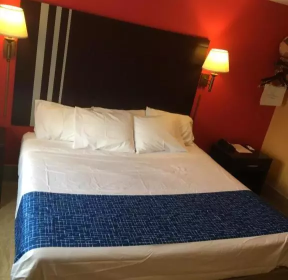 キングサイズベッドのスタンダードルーム, Travelodge By Wyndham Bay Shore Long Island
