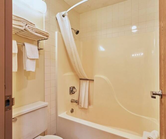 스탠다드 룸 더블 침대 2개, Econo Lodge