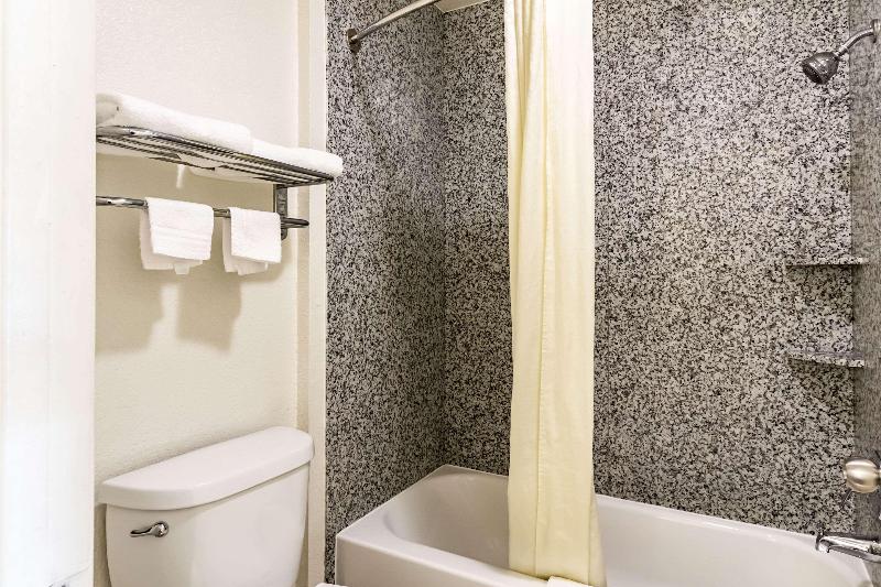 اتاق استاندارد با تخت بزرگ, Econo Lodge Near Lackland Air Force Base Seaworld