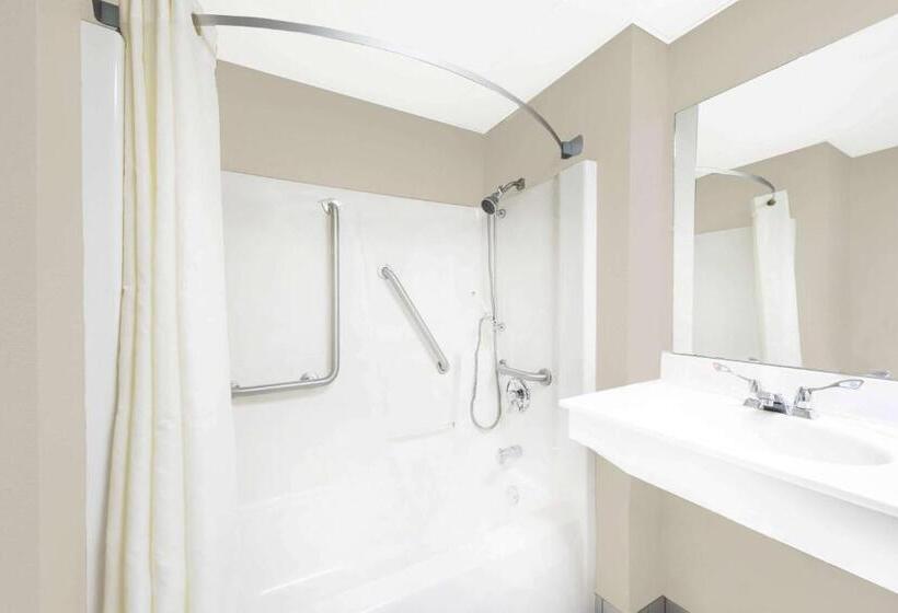 Номер Стандарт Адаптированный для Инвалидов, Super 8 By Wyndham Bolivar