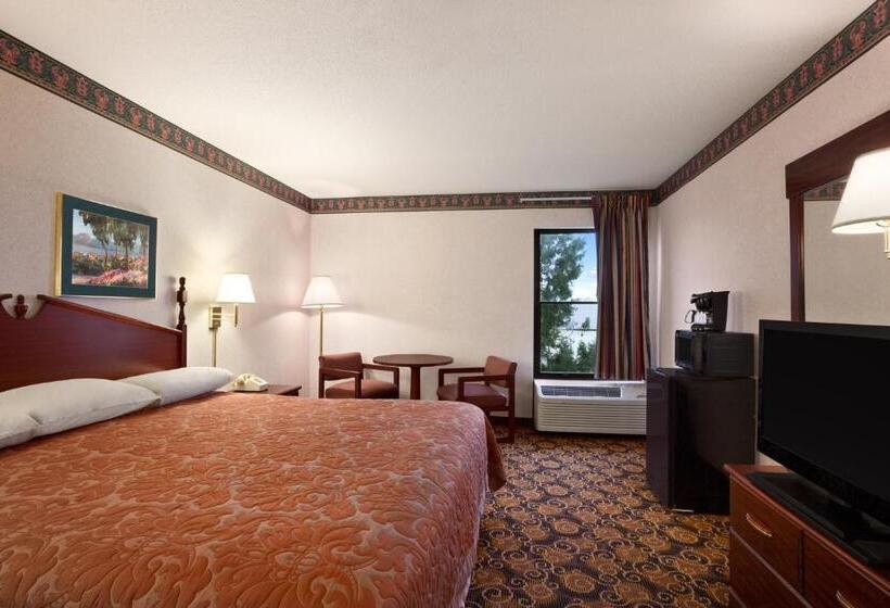 Standardrum King Size Säng, Super 8 By Wyndham Evansville North
