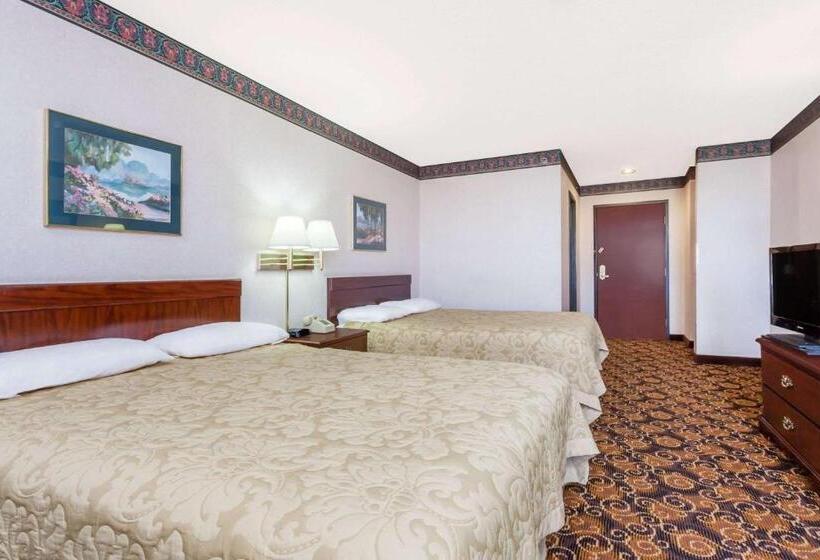 Standardrum, Super 8 By Wyndham Evansville North