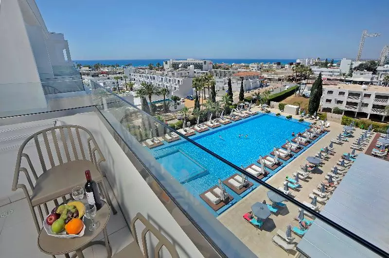 اتاق استاندارد, Iron Mountain Inn & Suites
