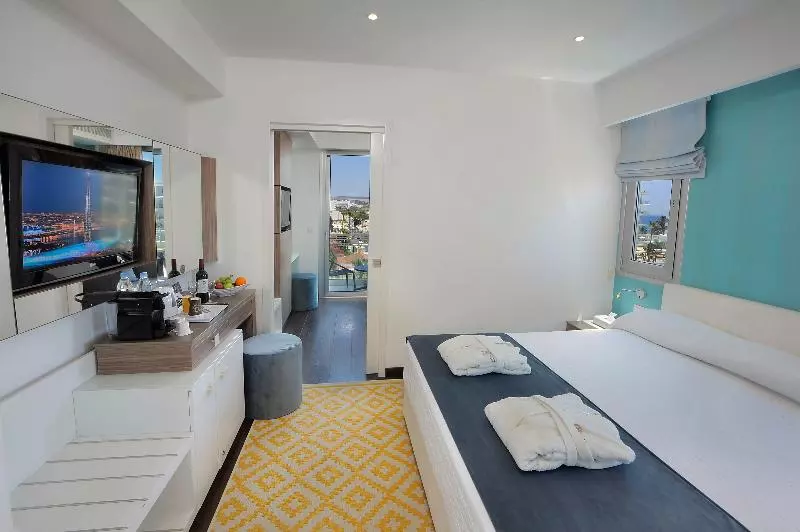 اتاق استاندارد, Iron Mountain Inn & Suites