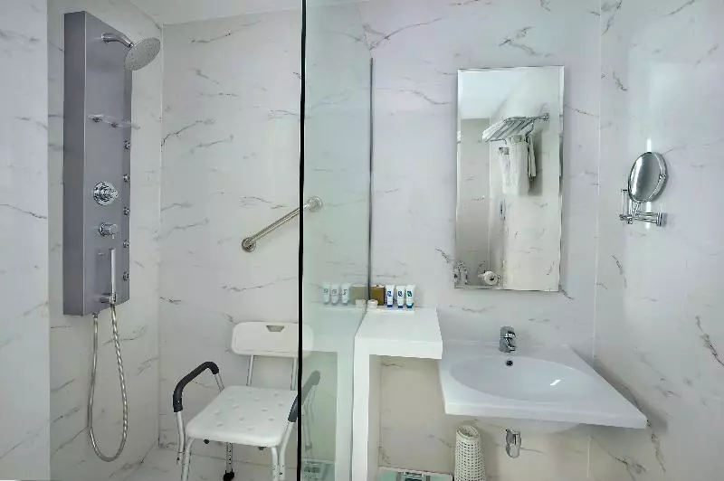 اتاق استاندارد, Iron Mountain Inn & Suites