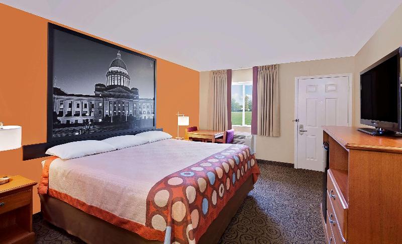 キングサイズベッドのスタンダードルーム, Super 8 By Wyndham Siloam Springs