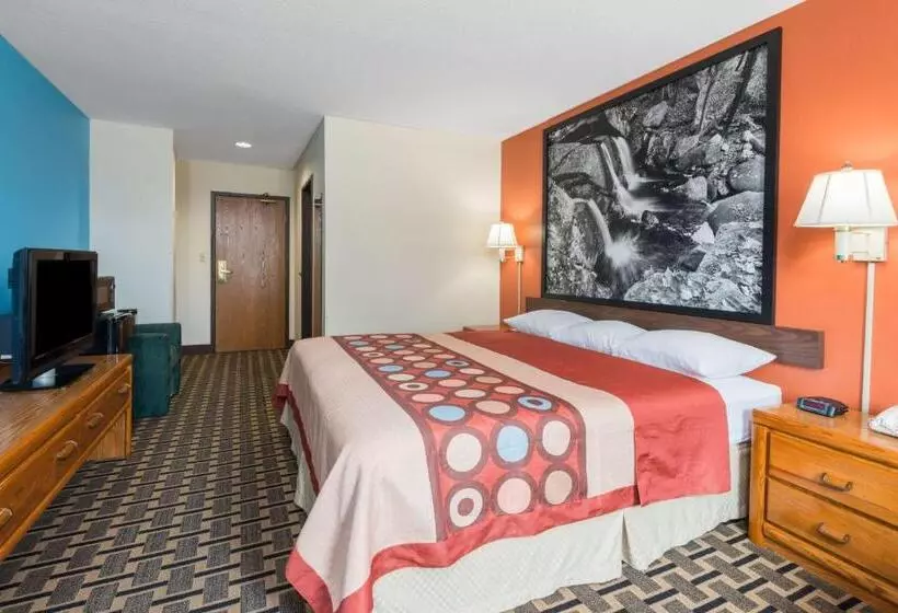 Standard-huone King-vuode, Super 8 By Wyndham Staunton