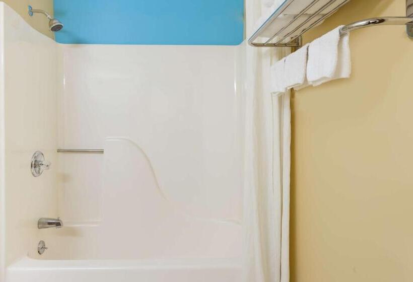 스위트 킹사이즈 침대, Super 8 By Wyndham Staunton