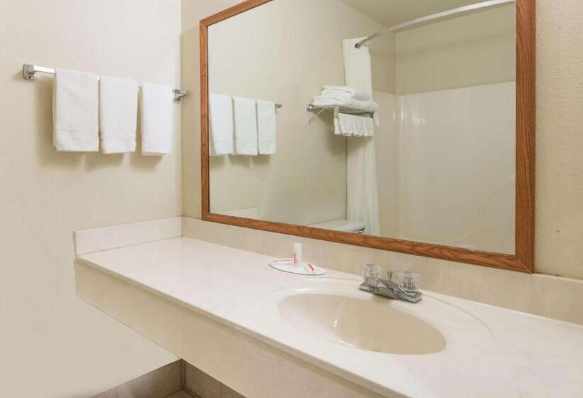 스위트 킹사이즈 침대, Super 8 By Wyndham Staunton