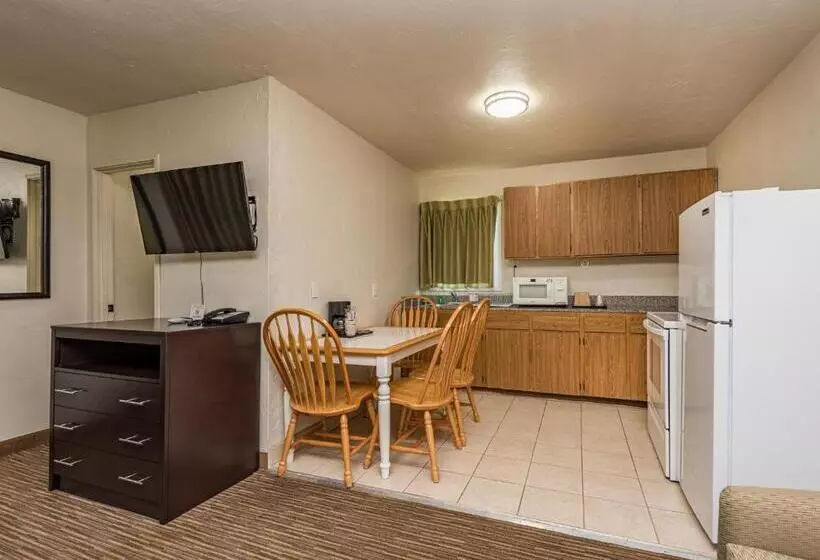 سوییت لوکس, Sundowner Motel Sequim