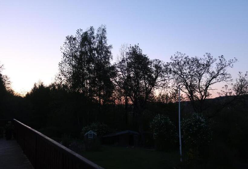 חדר לארבעה סטנדרטי עם נוף לגינה, Chambres D Hôtes Le Chêne