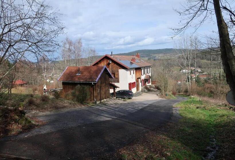 Четырехместный Номер Стандарт Вид на Сад, Chambres D Hôtes Le Chêne