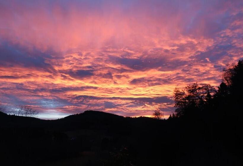 חדר לארבעה סטנדרטי עם נוף לגינה, Chambres D Hôtes Le Chêne