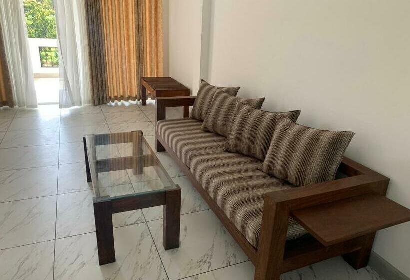 Семейный Номер Вид на Сад, Anveela