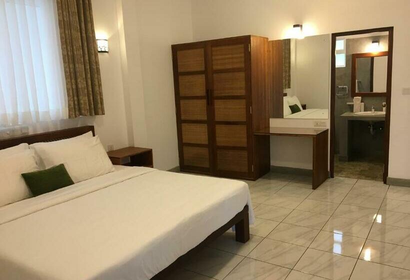 Семейный Номер Вид на Сад, Anveela