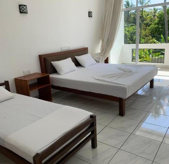 Номер Стандарт Трехместный, Anveela