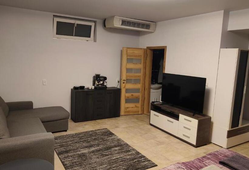 جناح, Penzion York