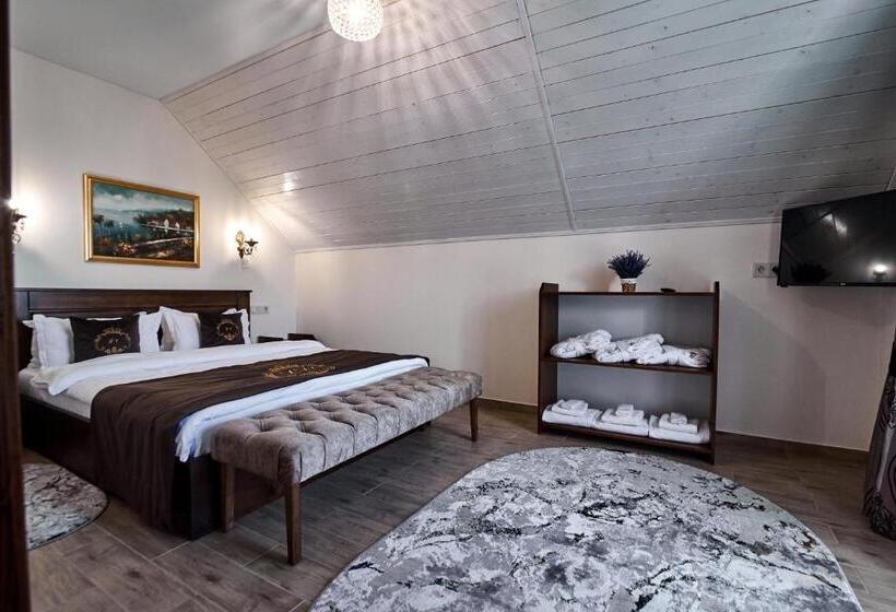 سوییت با چشم‌انداز کوه, Villa Livorno