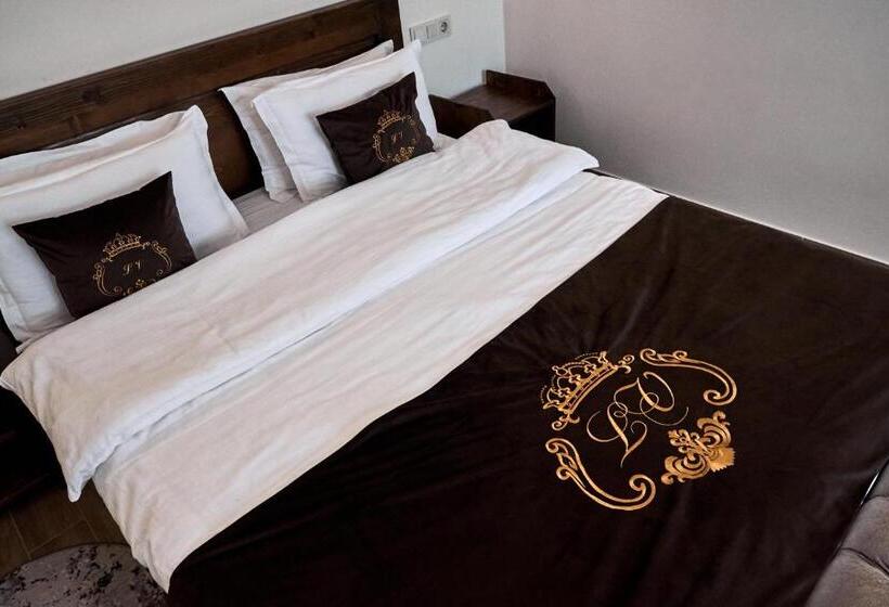 سوییت با چشم‌انداز کوه, Villa Livorno