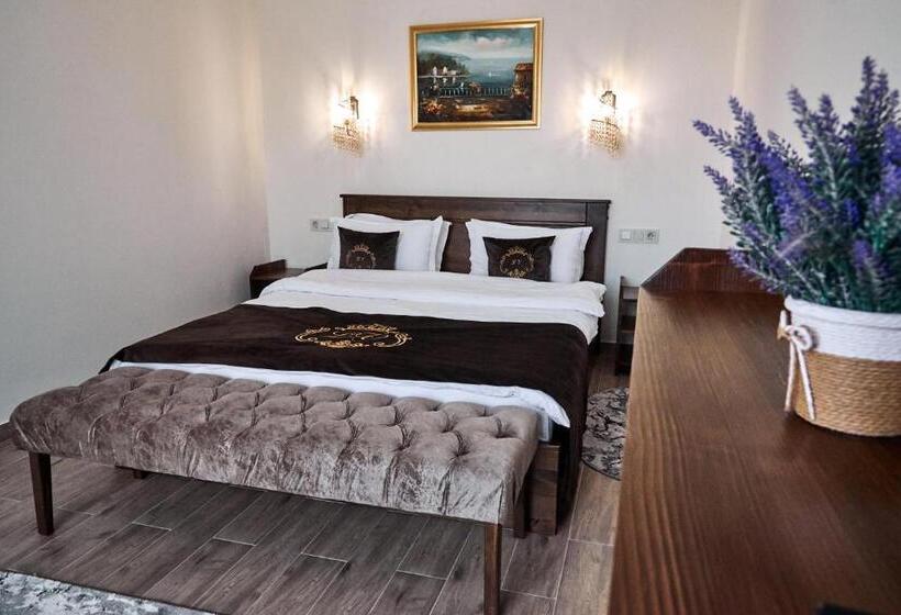 سوییت با چشم‌انداز کوه, Villa Livorno