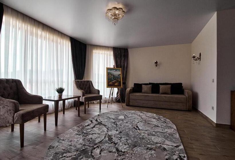 سوییت با چشم‌انداز کوه, Villa Livorno