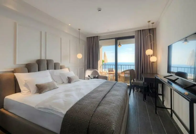 اتاق استاندارد با چشم‌انداز استخر, Vivid Blue Serenity Resort