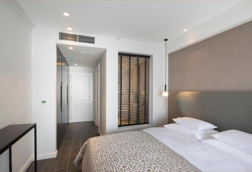 اتاق استاندارد با بالکن و چشم‌انداز دریا, Vivid Blue Serenity Resort