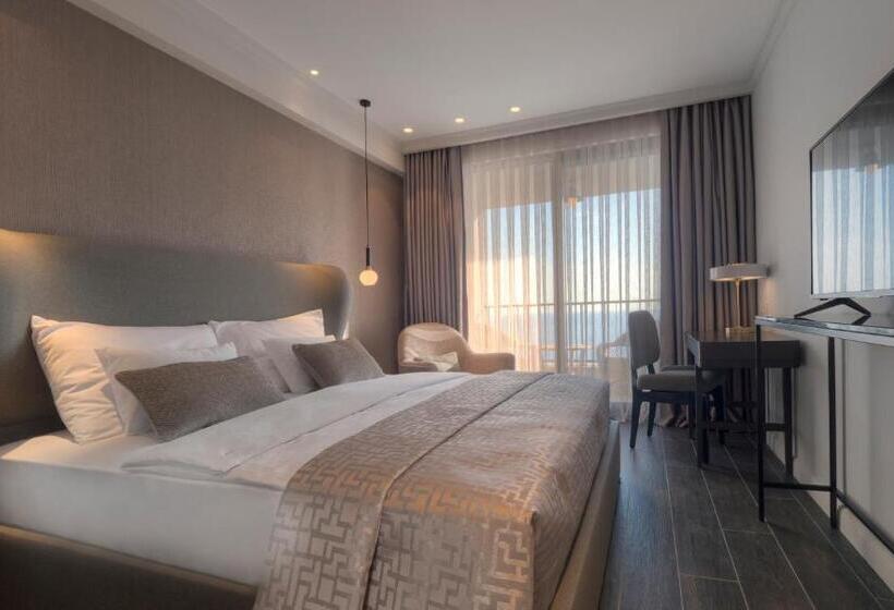 اتاق استاندارد با بالکن و چشم‌انداز دریا, Vivid Blue Serenity Resort