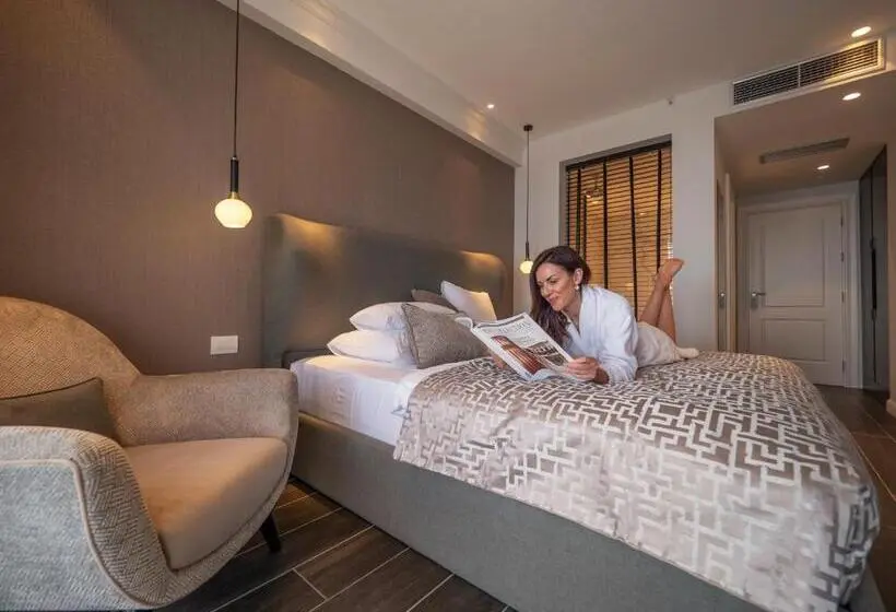 اتاق استاندارد با بالکن و چشم‌انداز دریا, Vivid Blue Serenity Resort