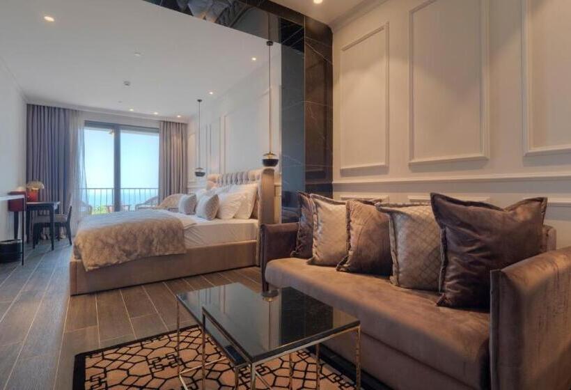 اتاق لوکس, Vivid Blue Serenity Resort