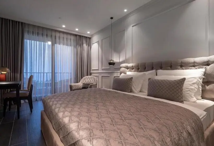 اتاق لوکس, Vivid Blue Serenity Resort